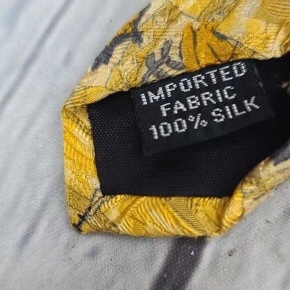 Vintage Geoffrey Beene Yellow Floral Silk Tie - Picture 3 of 11